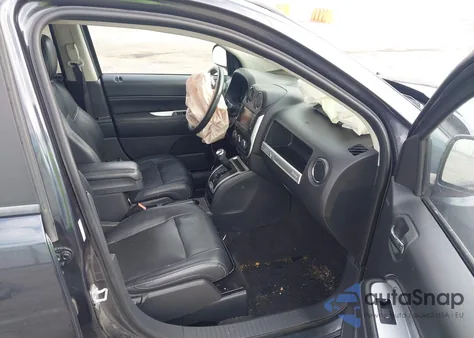 2015 Jeep Compass Latitude z USA, uszkodzony, nr VIN 1C4NJCEAXFD171538